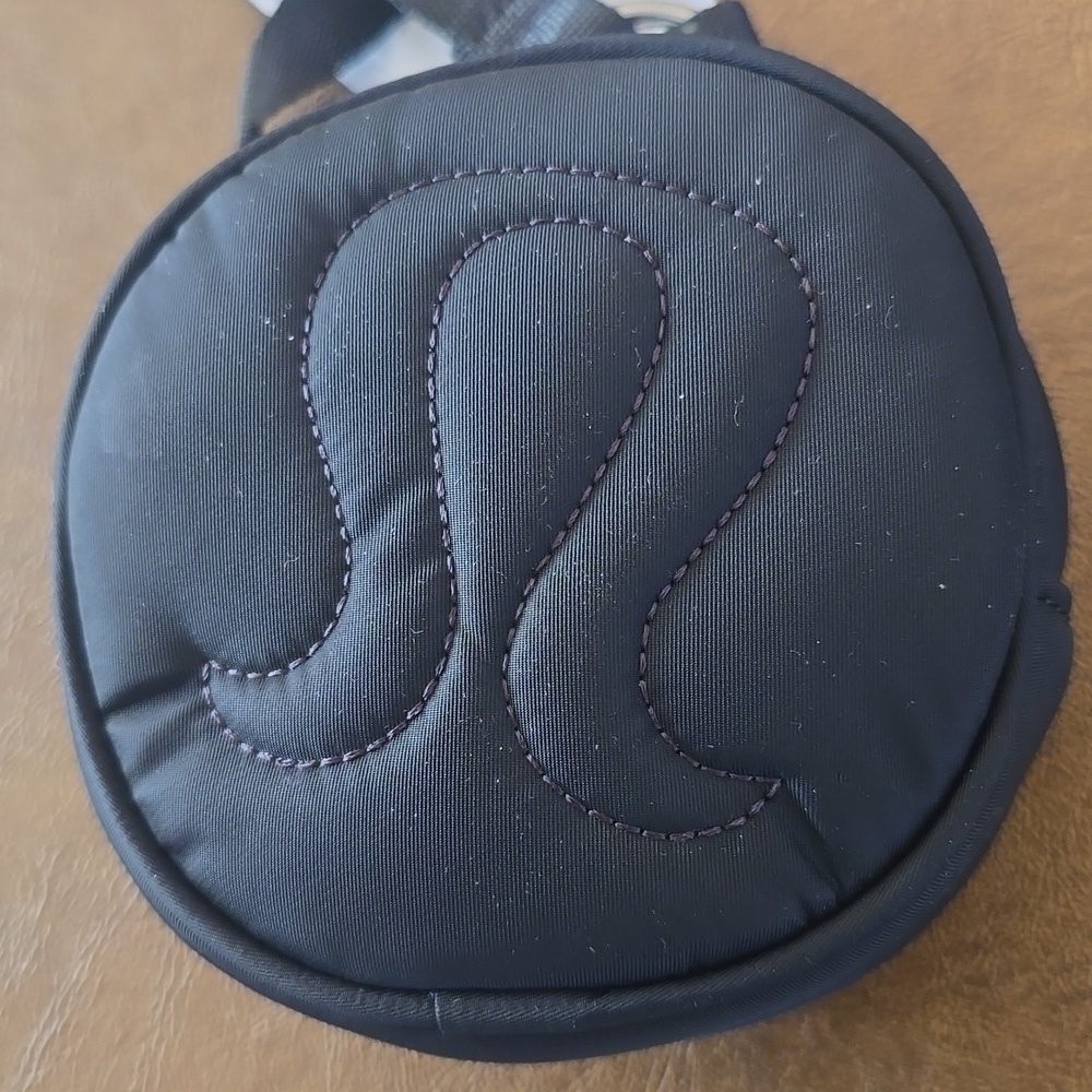 NWT Lululemon Logo Coin Pouch Black Compact Zippered Wallet Travel Accessory - Picture 6 of 6